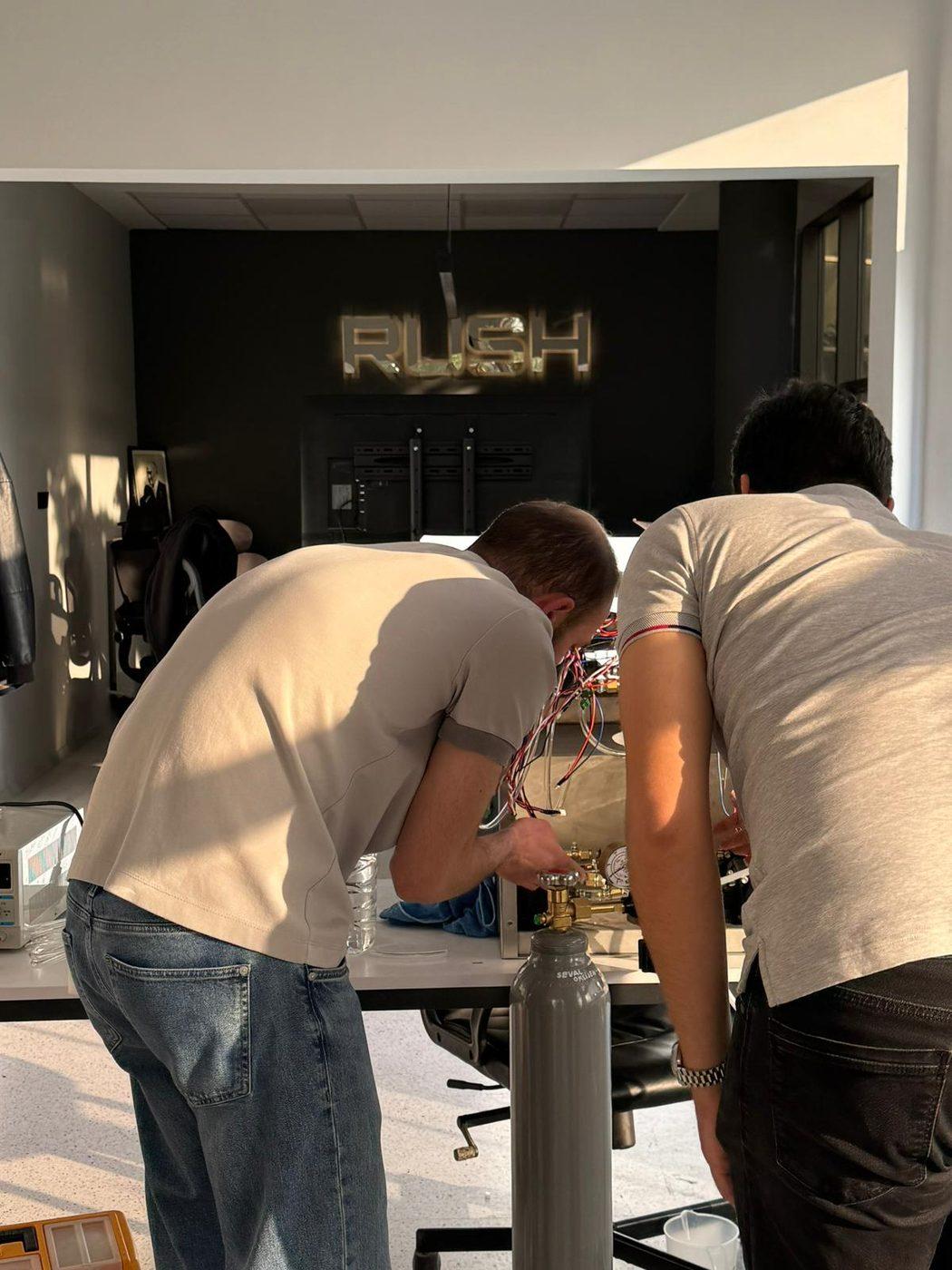 RUSH engineers assembling a RUSH-DESK unit at ODTÜ Teknokent