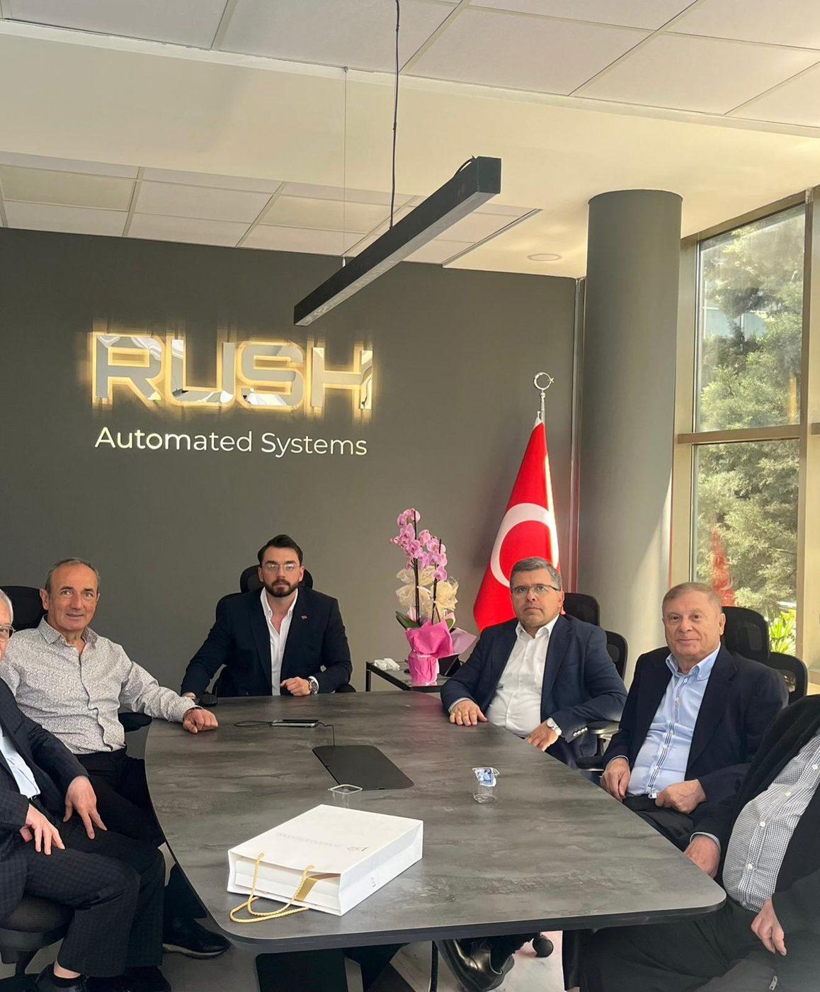 ODTÜ Teknokent'teki RUSH Automated Systems ofisinde Berkay Fuat Yücel ve konuklar